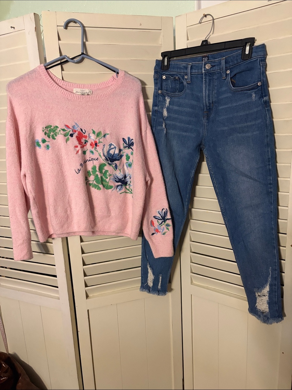 Two piece outfit including Gap skinny jeans and an H&M sweater